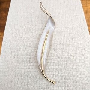 PASTELLI SILVER & GOLD TONE LEAF BROOCH